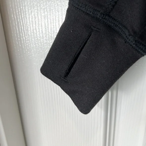 Old Navy Women’s Active Semi-Fitted 1/4 Zip Black Jacket. Size XS - Picture 5 of 8